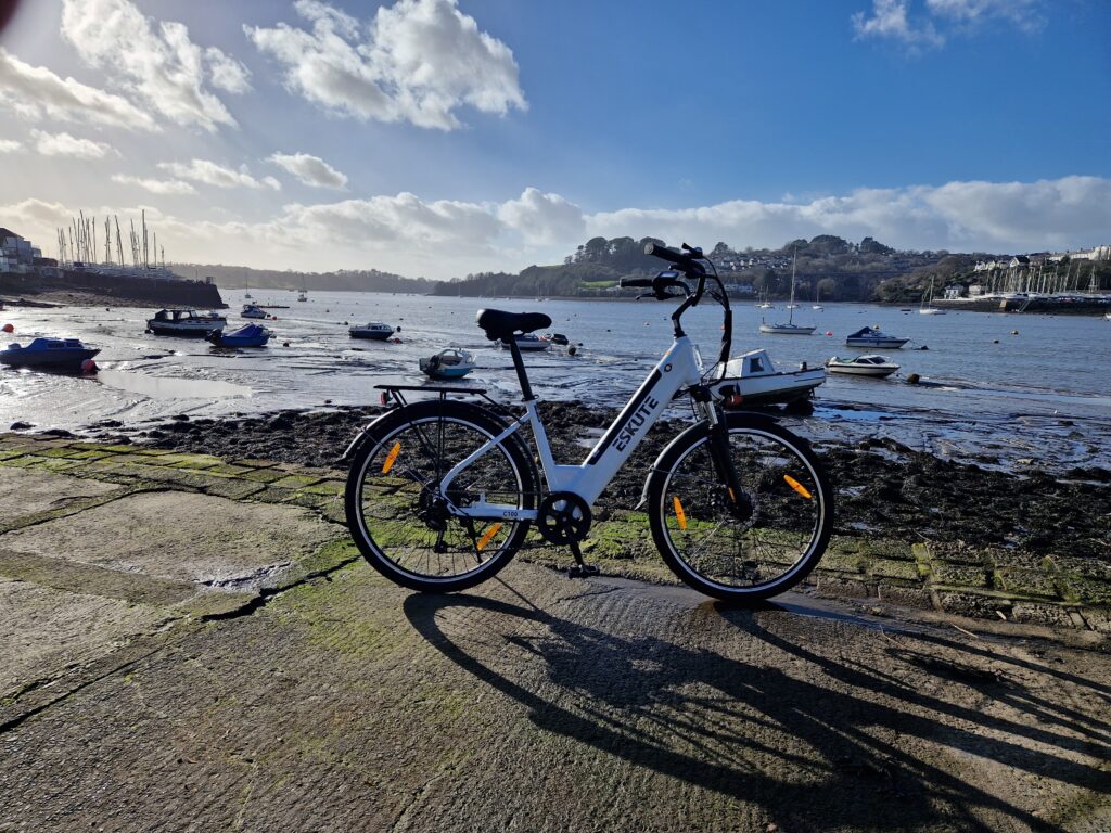 eskute c100 e-bike on a quayside next to the tamar estuary